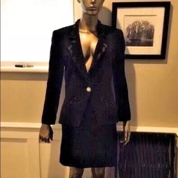Vintage VALENTINO Classic Black Skirt Suit 8/10 - Picture 10 of 11